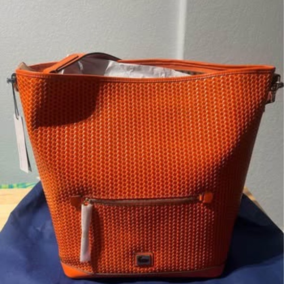 Dooney & Bourne (Large Tote/Bucket Bag) - Picture 5 of 6